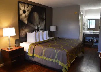 Super 8 by Wyndham Madison hotel thumbnail 6