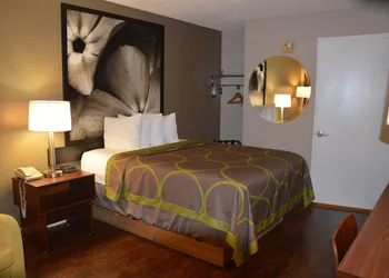 Super 8 by Wyndham Madison hotel thumbnail 7