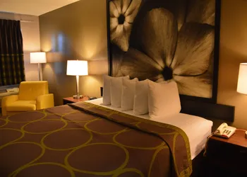 Super 8 by Wyndham Madison hotel thumbnail 8