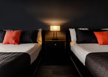 Up Midtown hotel thumbnail 7