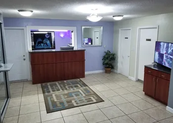 Econo Inn hotel thumbnail 2
