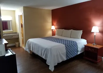 Econo Inn hotel thumbnail 4