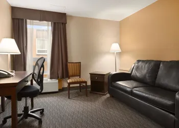 Days Inn by Wyndham Estevan hotel thumbnail 7