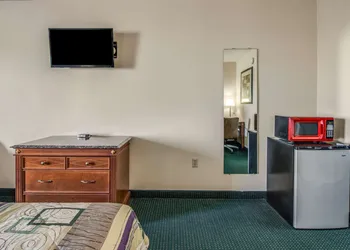 Rodeway Inn & Suites Dublin hotel thumbnail 7