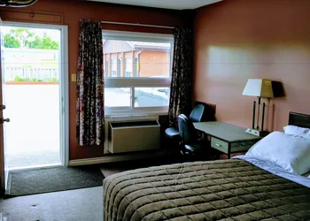 Kings Inn Midland hotel thumbnail 8
