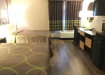 Super 8 by Wyndham South Holland hotel thumbnail 5