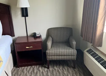 Baymont by Wyndham Harlan hotel thumbnail 2