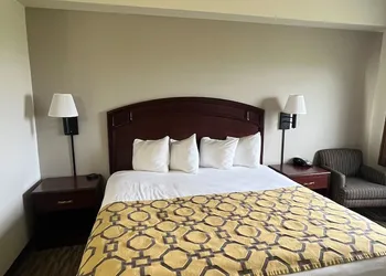 Baymont by Wyndham Harlan hotel thumbnail 4