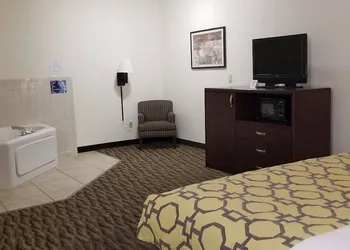 Baymont by Wyndham Harlan hotel thumbnail 6
