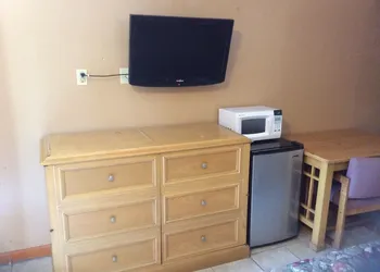 Budget Inn And Suites hotel thumbnail 2