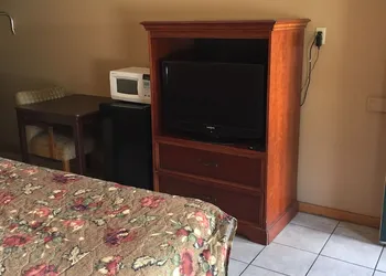 Budget Inn And Suites hotel thumbnail 5