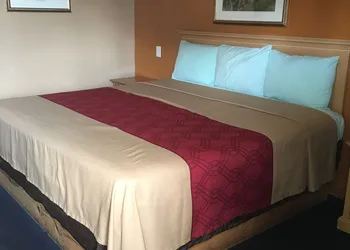 Budget Inn And Suites hotel thumbnail 7