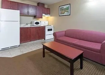 Super 8 by Wyndham Fort Saskatchewan hotel thumbnail 5