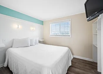 Madison Beach Motel hotel thumbnail 7