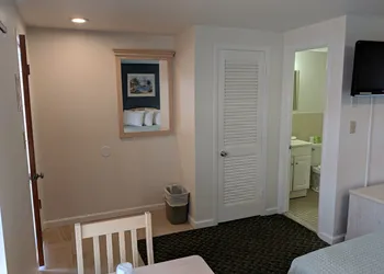 Crystal Sands Motel hotel thumbnail 5