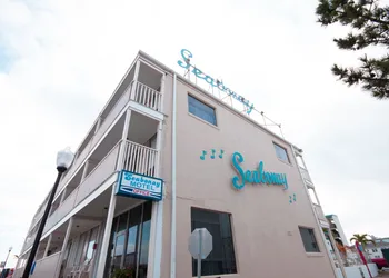 Seabonay Oceanfront Motel hotel thumbnail 2