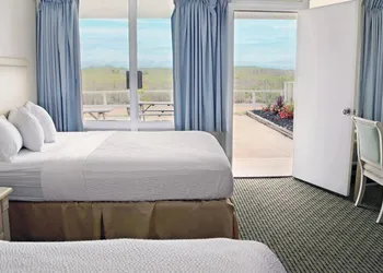 Seabonay Oceanfront Motel hotel thumbnail 7