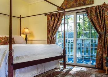 Queen Anne Inn hotel thumbnail 3