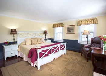 Queen Anne Inn hotel thumbnail 6