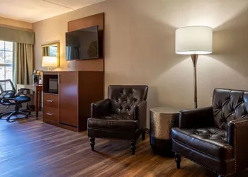 D. Hotel Suites & Spa hotel thumbnail 3