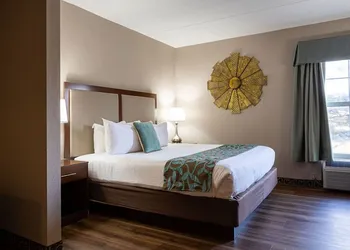 D. Hotel Suites & Spa hotel thumbnail 5