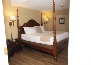D. Hotel Suites & Spa hotel thumbnail 7