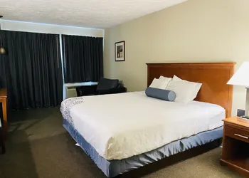 Fleetwood Inn & Suites hotel thumbnail 8