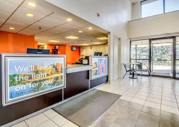 Motel 6 Amherst, NY - Buffalo hotel thumbnail 2