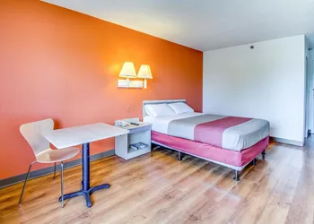 Motel 6 Amherst, NY - Buffalo hotel thumbnail 7