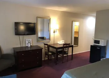 Latham Inn hotel thumbnail 7