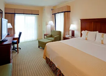 Holiday Inn Resort Lake George - Adirondack Area by IHG hotel thumbnail 3