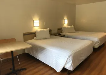 Travelodge by Wyndham Fayetteville hotel thumbnail 2