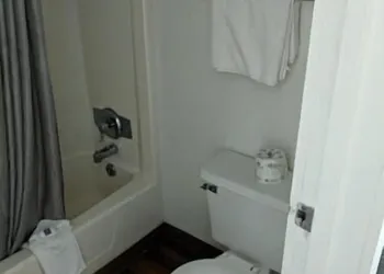 Travelodge by Wyndham Fayetteville hotel thumbnail 6