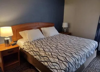 Fairview Inn Airport hotel thumbnail 2