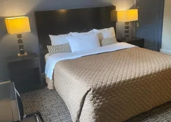 Fairview Inn Airport hotel thumbnail 3