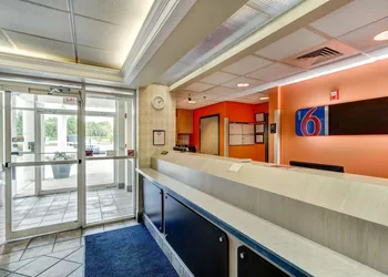 Motel 6 Medina, OH - Cleveland hotel thumbnail 2