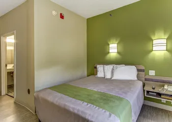 Motel 6 Medina, OH - Cleveland hotel thumbnail 8