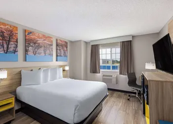 Days Inn by Wyndham Miami hotel thumbnail 6