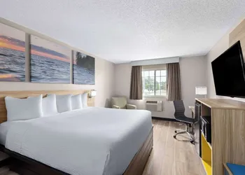 Days Inn by Wyndham Miami hotel thumbnail 8