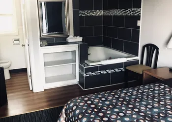Kings Row Inn hotel thumbnail 4