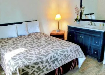 Kings Row Inn hotel thumbnail 7