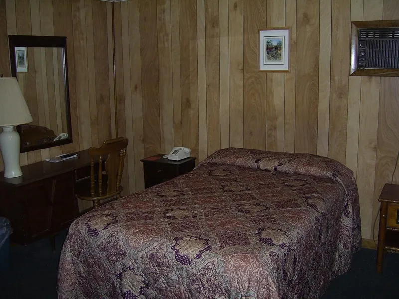 Cedar Grove Motel hotel detail image 6