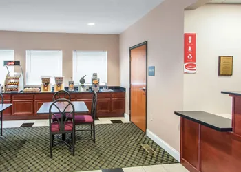Econo Lodge Harrisburg - Hershey hotel thumbnail 4