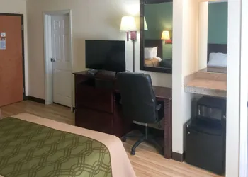 Econo Lodge Harrisburg - Hershey hotel thumbnail 5