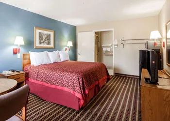 Days Inn by Wyndham Nashville North/Opryland Area hotel thumbnail 3