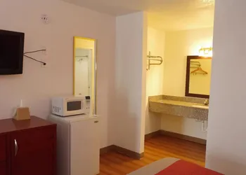 Giddings Executive Inn hotel thumbnail 7