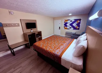Guest Inn & Suites hotel thumbnail 2