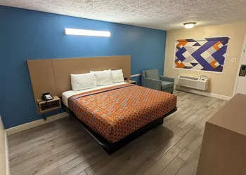 Guest Inn & Suites hotel thumbnail 4