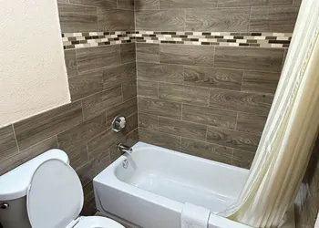 Guest Inn & Suites hotel thumbnail 5