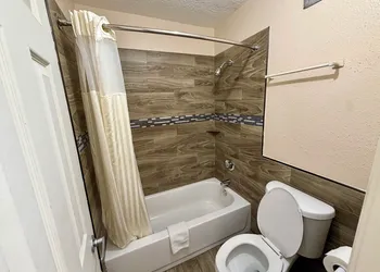 Guest Inn & Suites hotel thumbnail 6